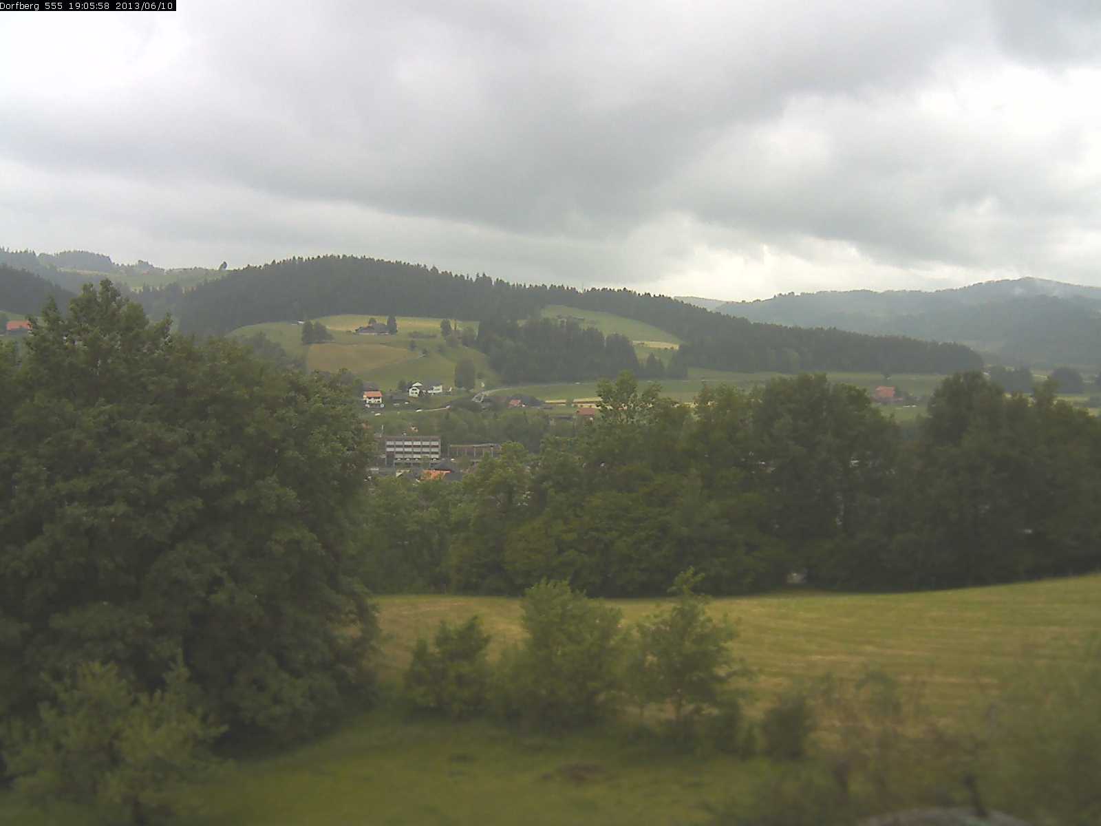 Webcam-Bild: Aussicht vom Dorfberg in Langnau 20130610-190600