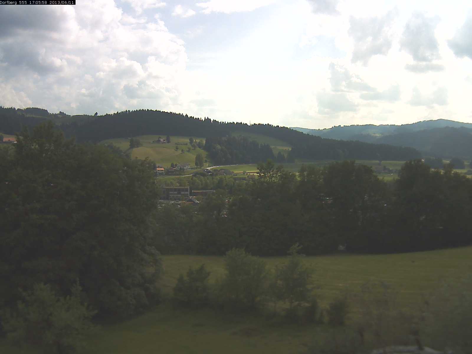 Webcam-Bild: Aussicht vom Dorfberg in Langnau 20130611-170600