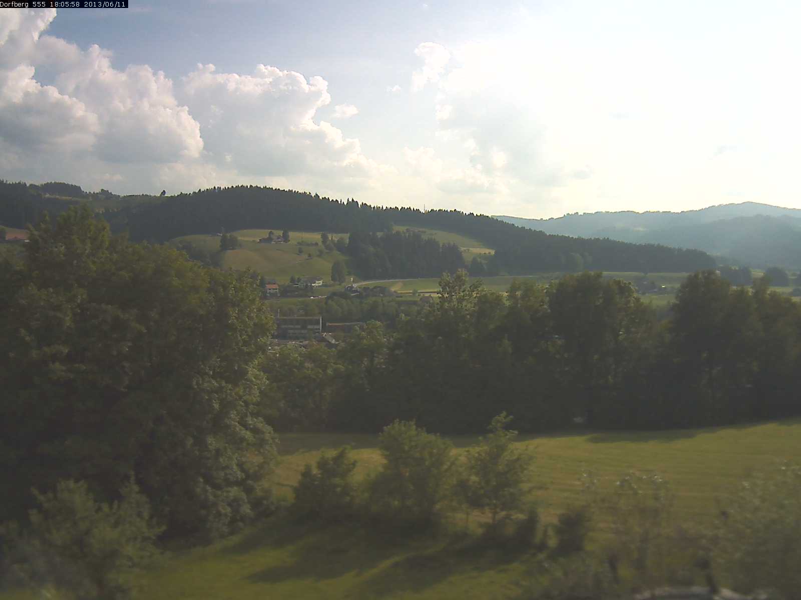 Webcam-Bild: Aussicht vom Dorfberg in Langnau 20130611-180600