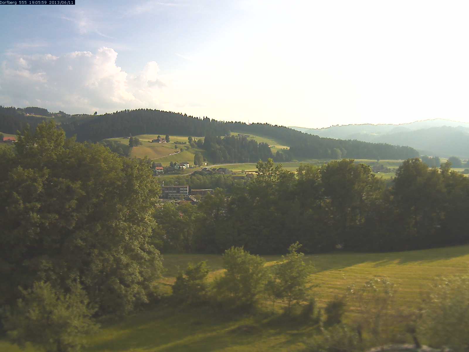 Webcam-Bild: Aussicht vom Dorfberg in Langnau 20130611-190600