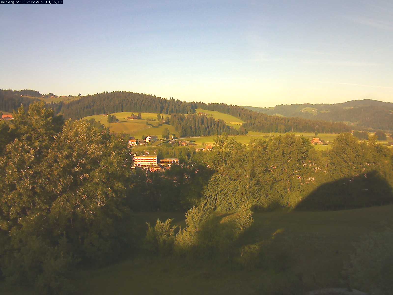 Webcam-Bild: Aussicht vom Dorfberg in Langnau 20130613-070600