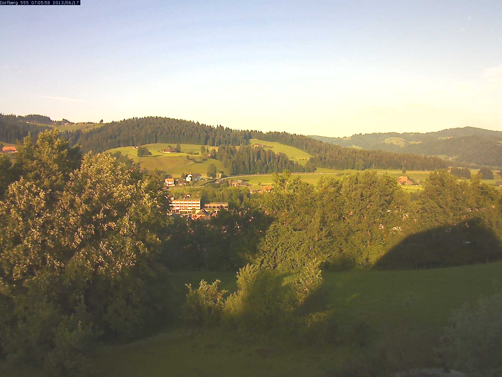 Webcam-Bild: Aussicht vom Dorfberg in Langnau 20130617-070600