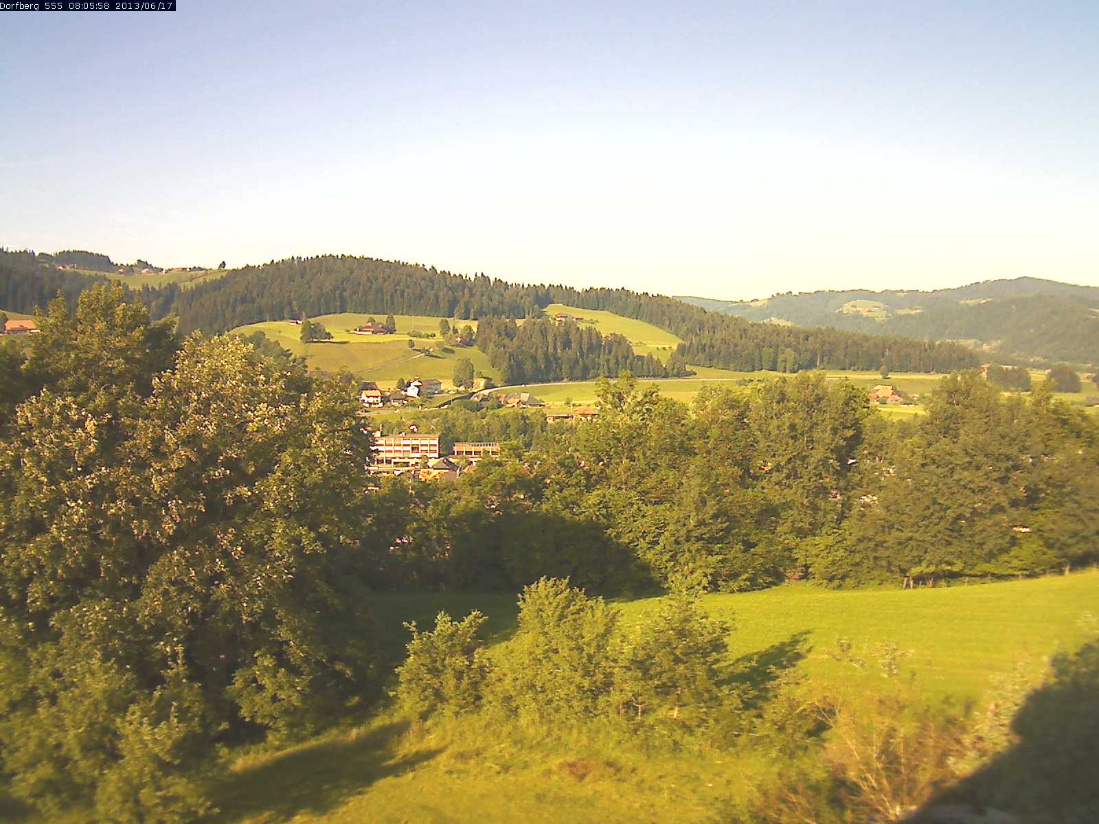 Webcam-Bild: Aussicht vom Dorfberg in Langnau 20130617-080600