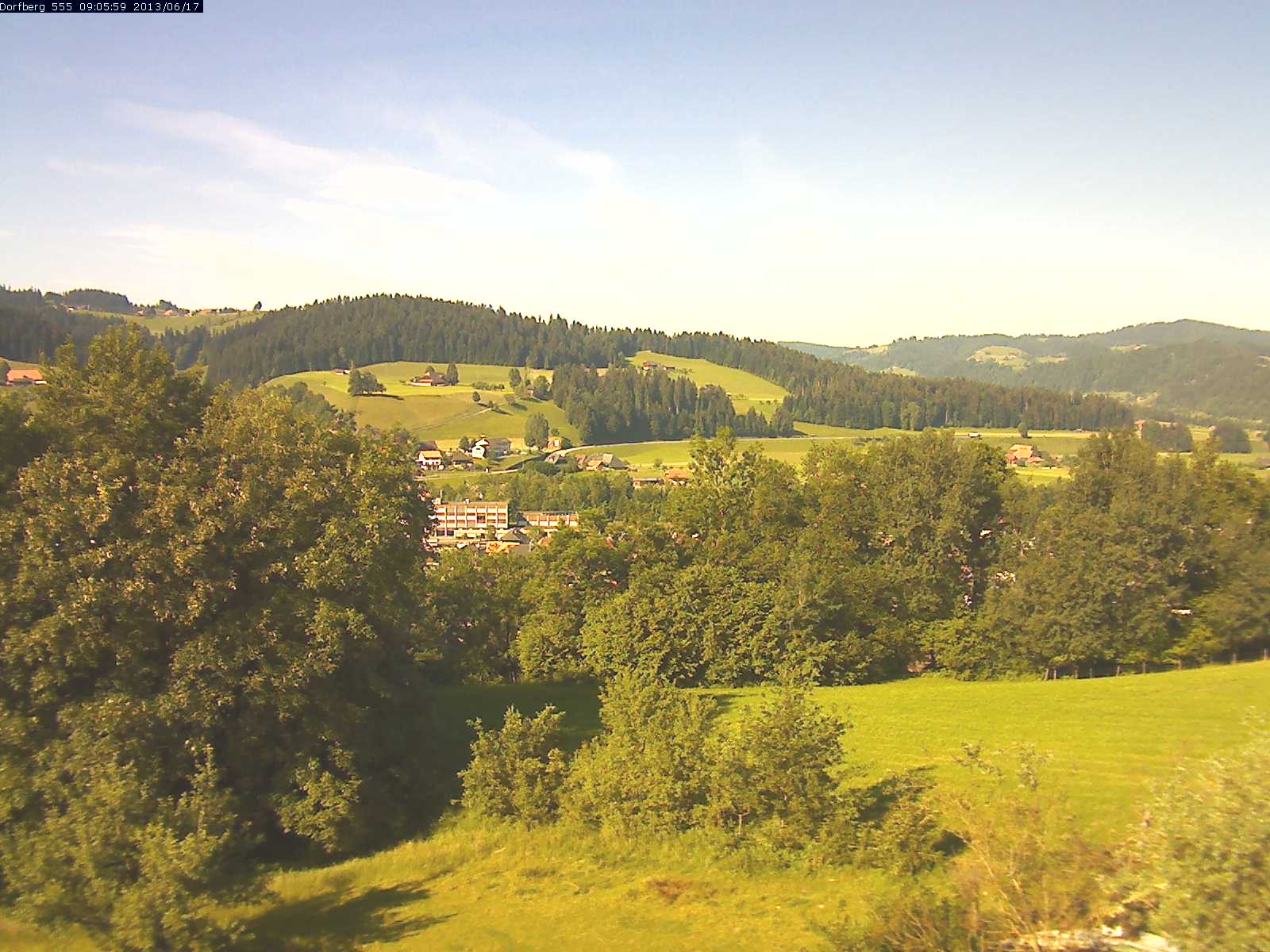 Webcam-Bild: Aussicht vom Dorfberg in Langnau 20130617-090600