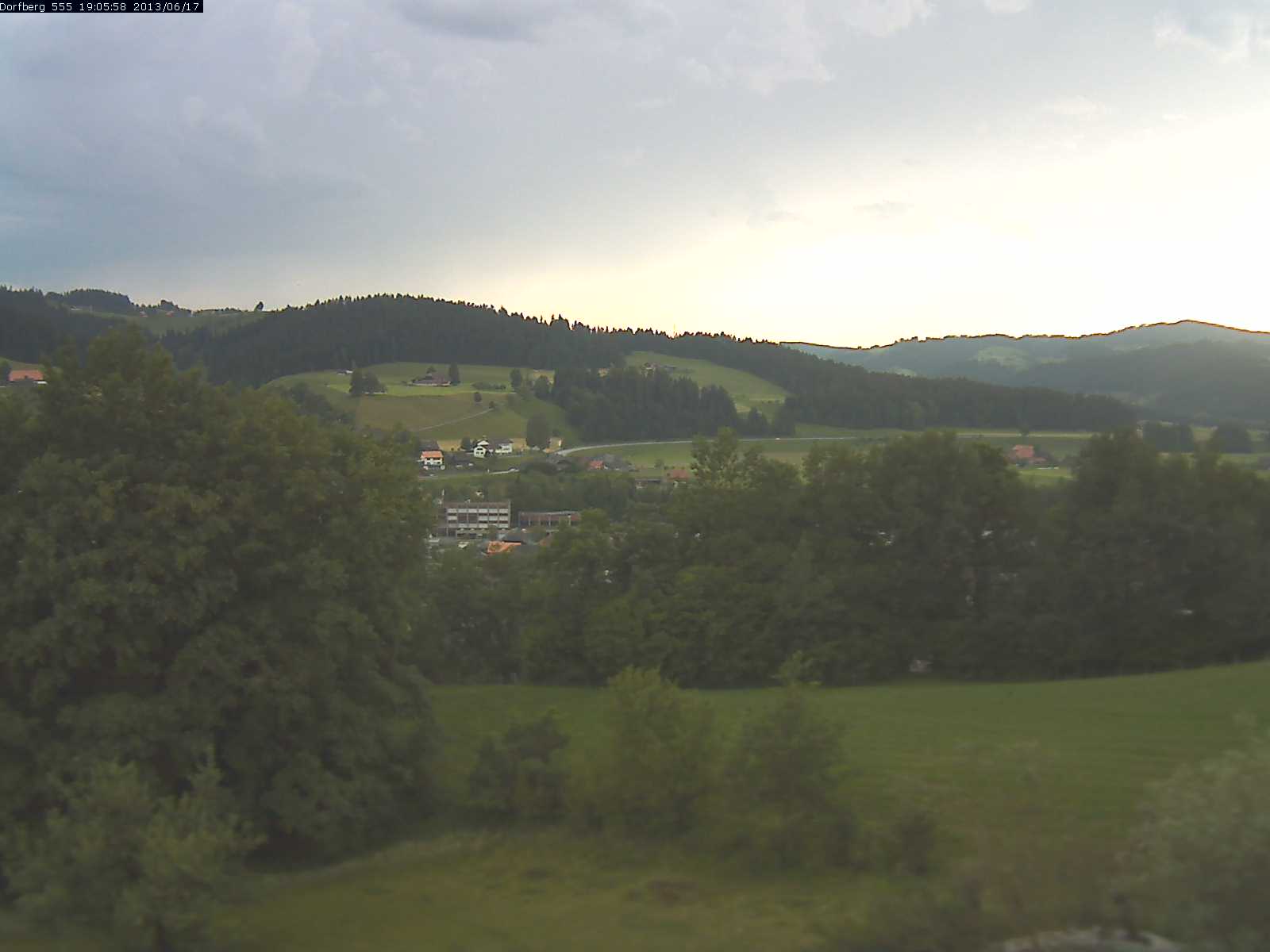 Webcam-Bild: Aussicht vom Dorfberg in Langnau 20130617-190600