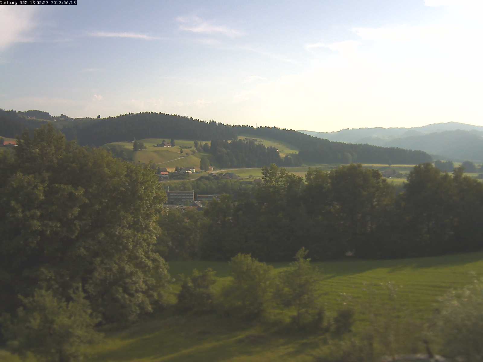 Webcam-Bild: Aussicht vom Dorfberg in Langnau 20130618-190600