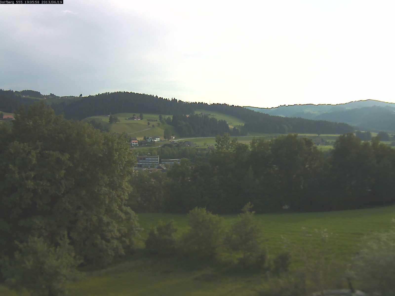 Webcam-Bild: Aussicht vom Dorfberg in Langnau 20130619-190600