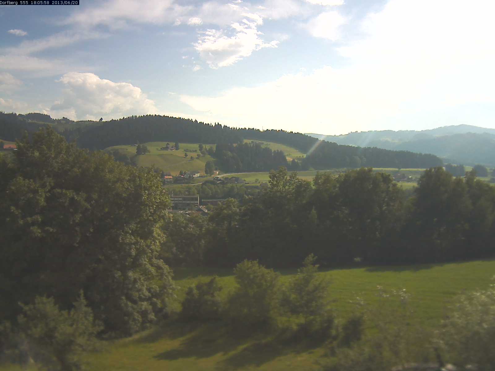 Webcam-Bild: Aussicht vom Dorfberg in Langnau 20130620-180600