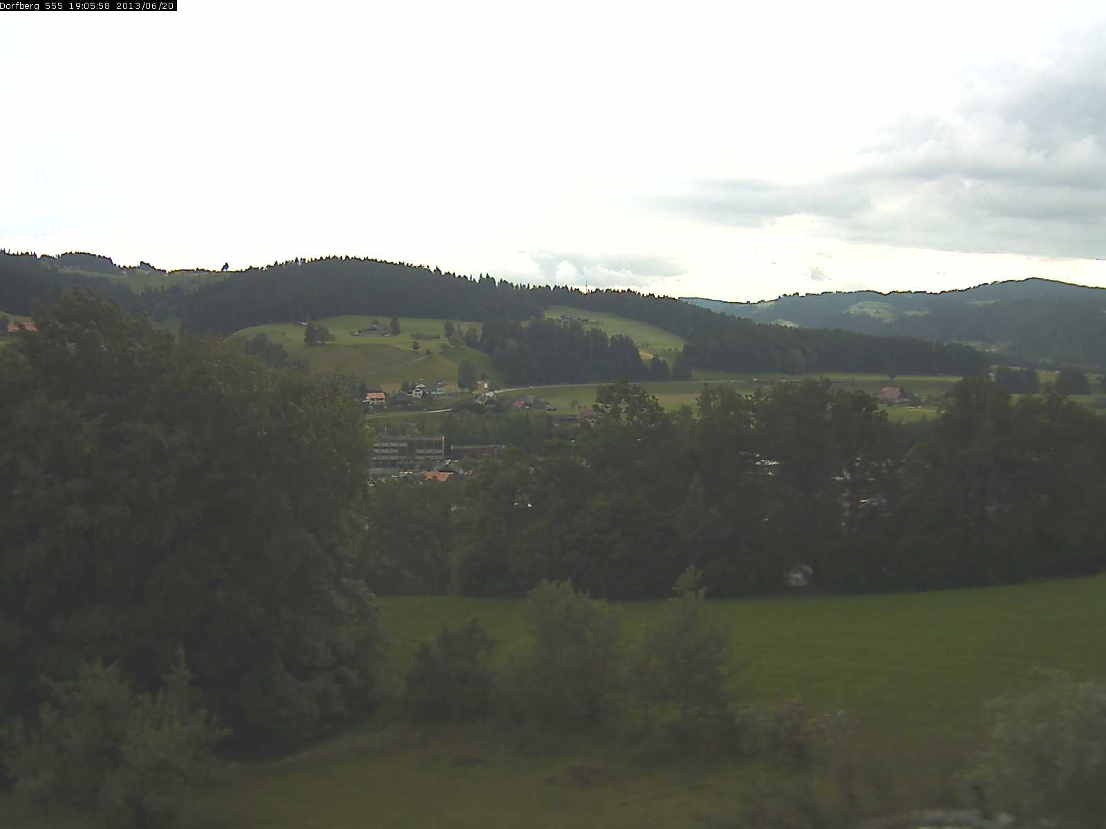 Webcam-Bild: Aussicht vom Dorfberg in Langnau 20130620-190600