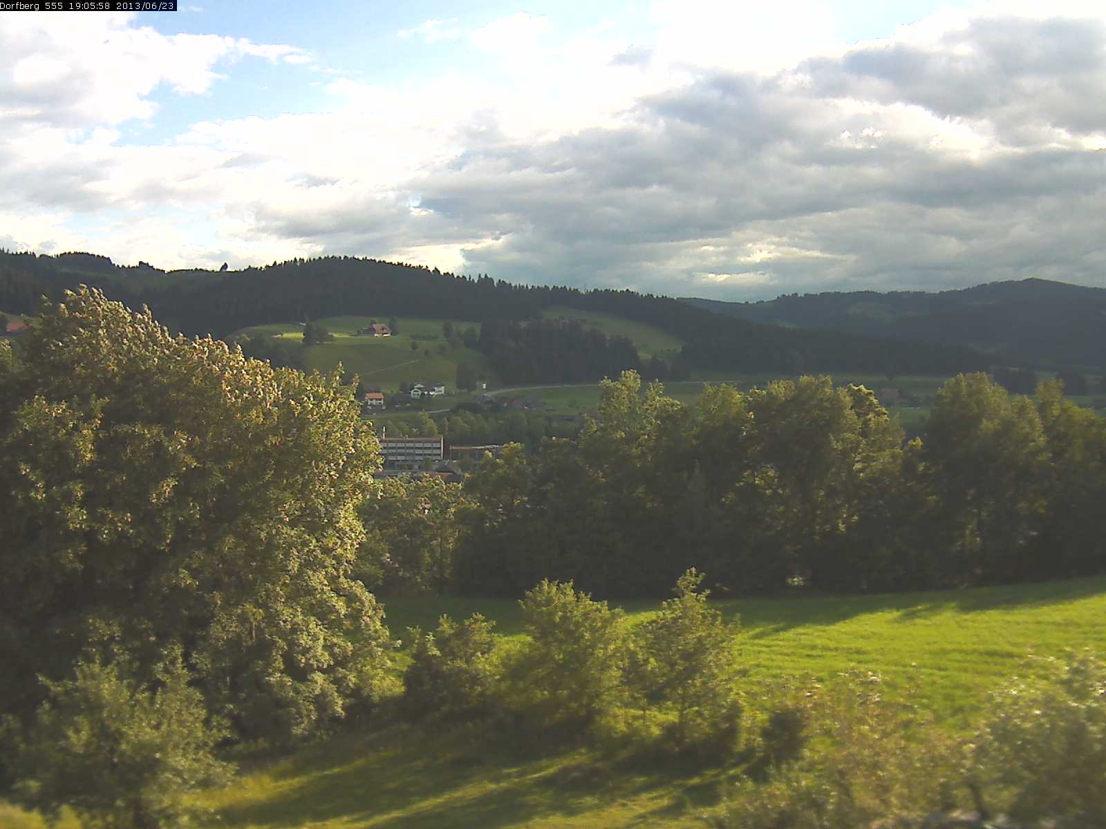 Webcam-Bild: Aussicht vom Dorfberg in Langnau 20130623-190600