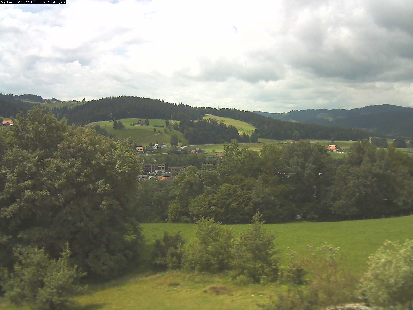 Webcam-Bild: Aussicht vom Dorfberg in Langnau 20130625-120600