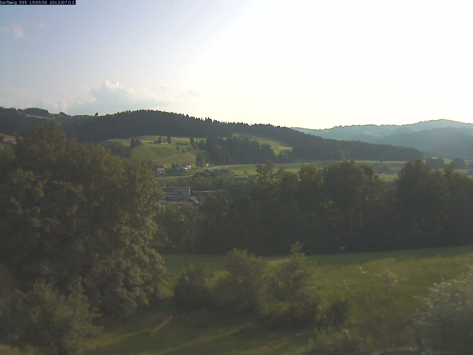 Webcam-Bild: Aussicht vom Dorfberg in Langnau 20130713-190600