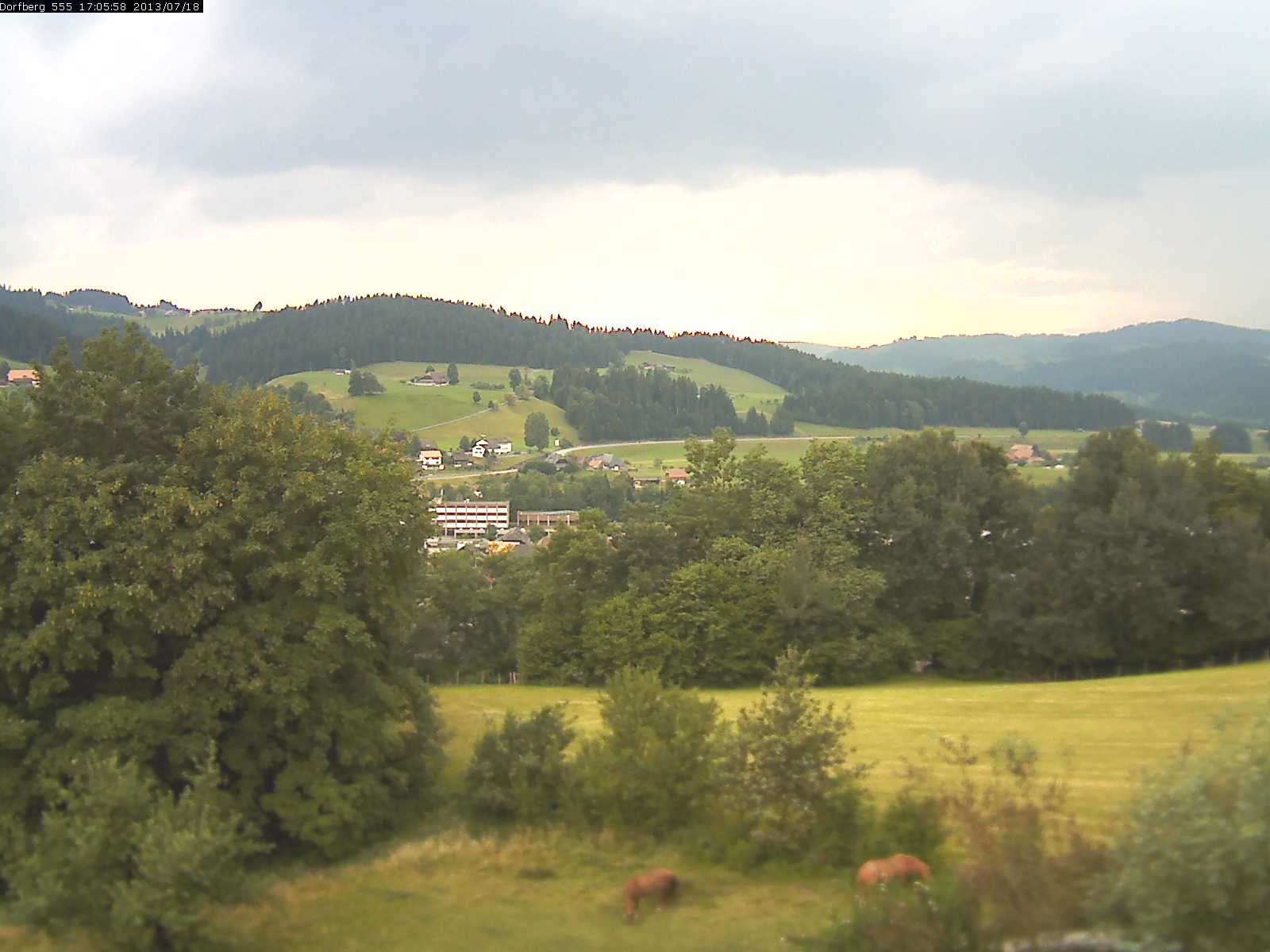 Webcam-Bild: Aussicht vom Dorfberg in Langnau 20130718-170600
