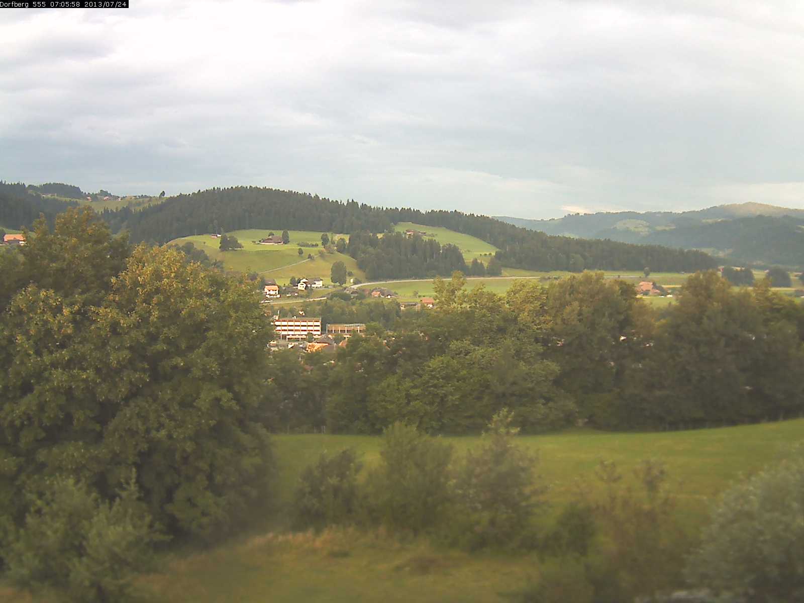 Webcam-Bild: Aussicht vom Dorfberg in Langnau 20130724-070600