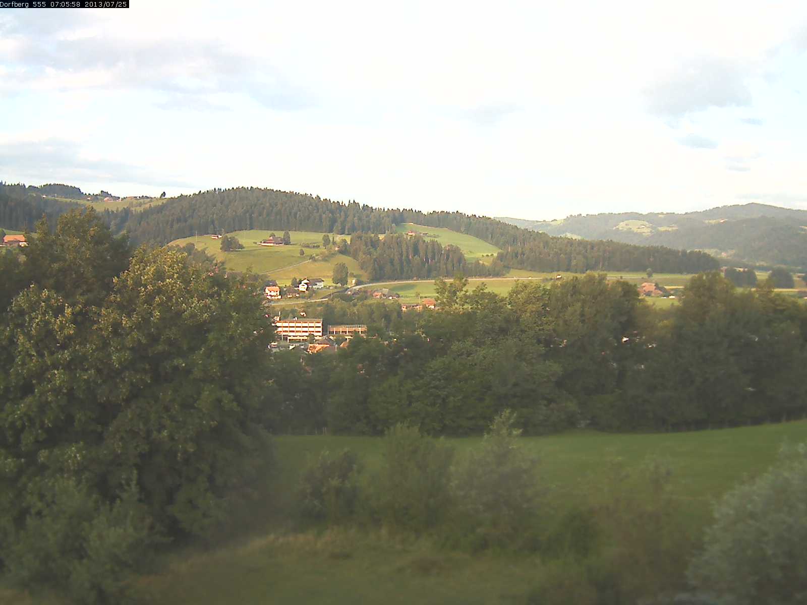 Webcam-Bild: Aussicht vom Dorfberg in Langnau 20130725-070600