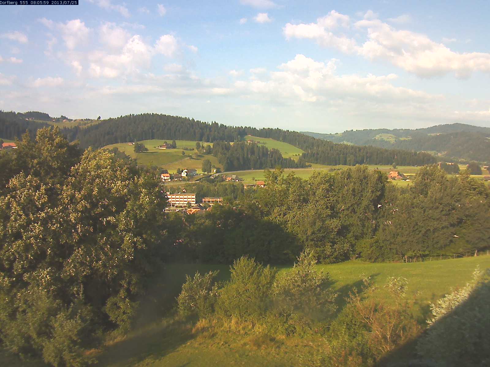 Webcam-Bild: Aussicht vom Dorfberg in Langnau 20130725-080600