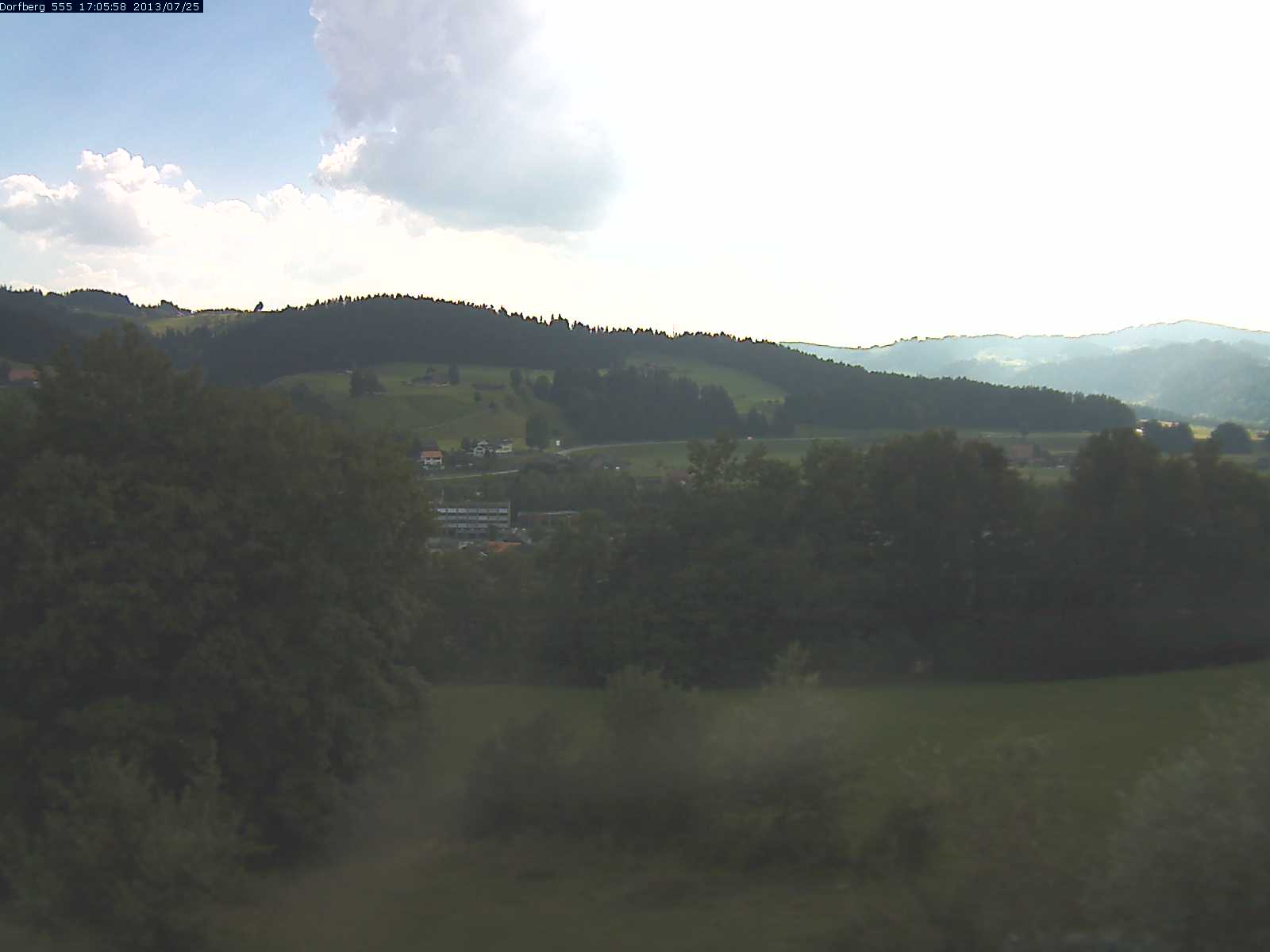 Webcam-Bild: Aussicht vom Dorfberg in Langnau 20130725-170600