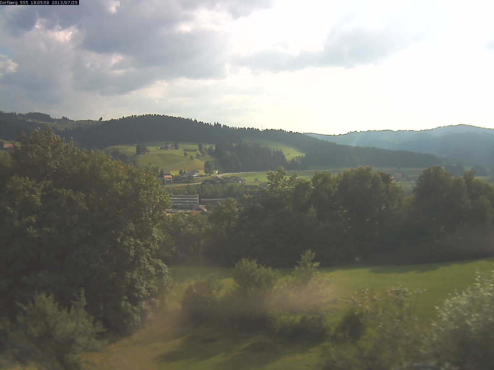 Webcam-Bild: Aussicht vom Dorfberg in Langnau 20130725-180600