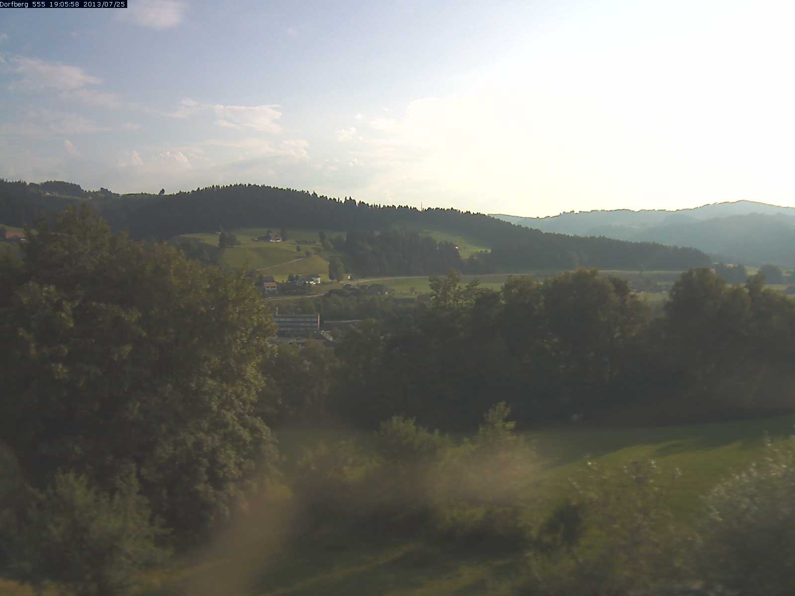 Webcam-Bild: Aussicht vom Dorfberg in Langnau 20130725-190600