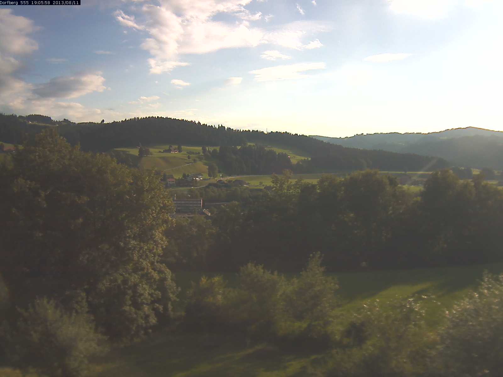 Webcam-Bild: Aussicht vom Dorfberg in Langnau 20130811-190600
