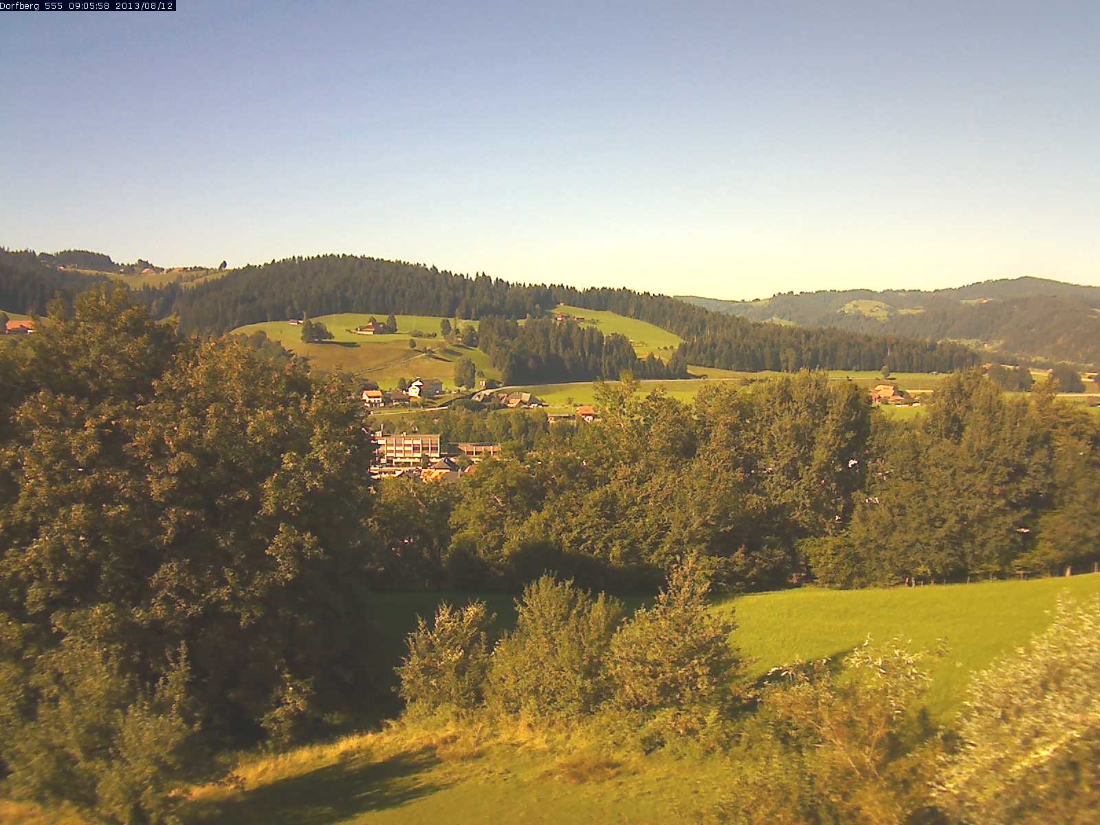 Webcam-Bild: Aussicht vom Dorfberg in Langnau 20130812-090600