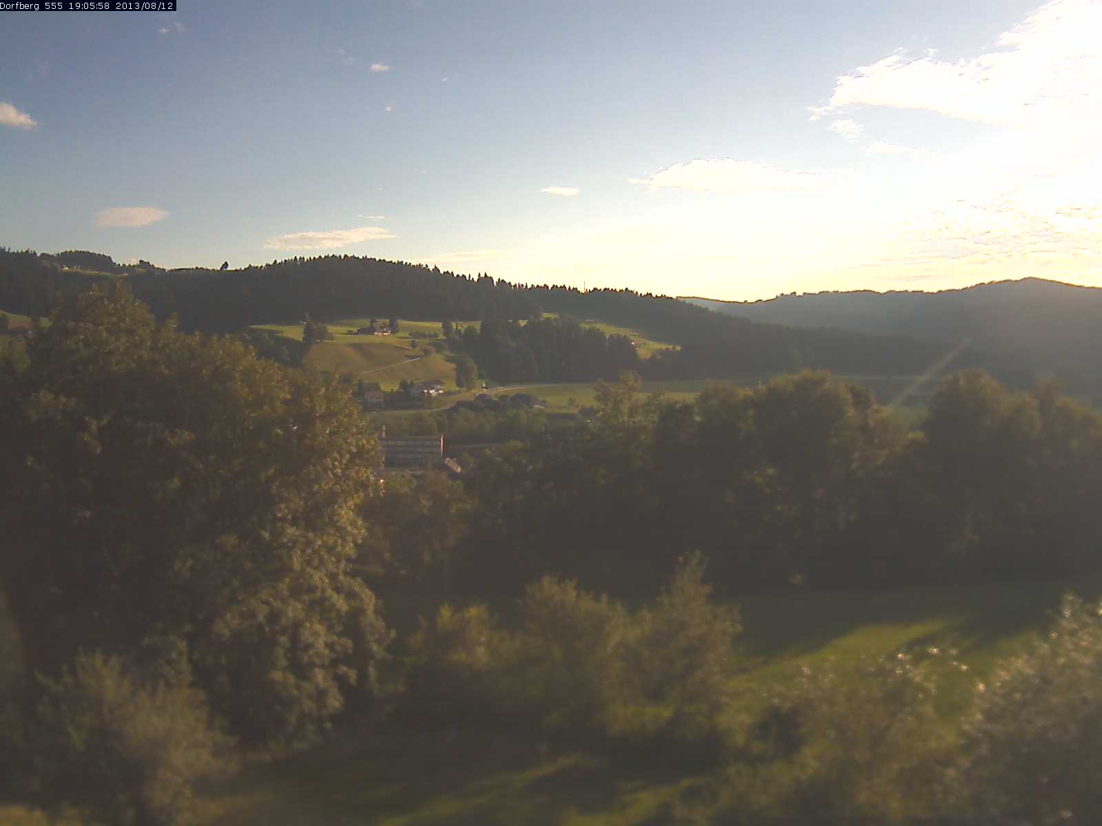 Webcam-Bild: Aussicht vom Dorfberg in Langnau 20130812-190600