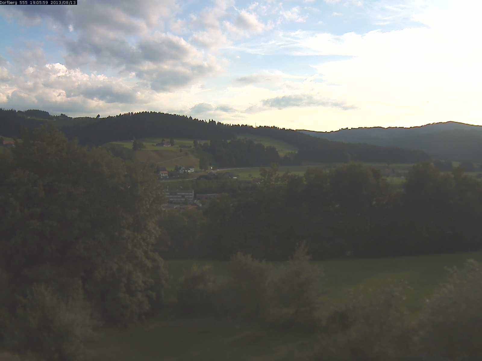 Webcam-Bild: Aussicht vom Dorfberg in Langnau 20130813-190600