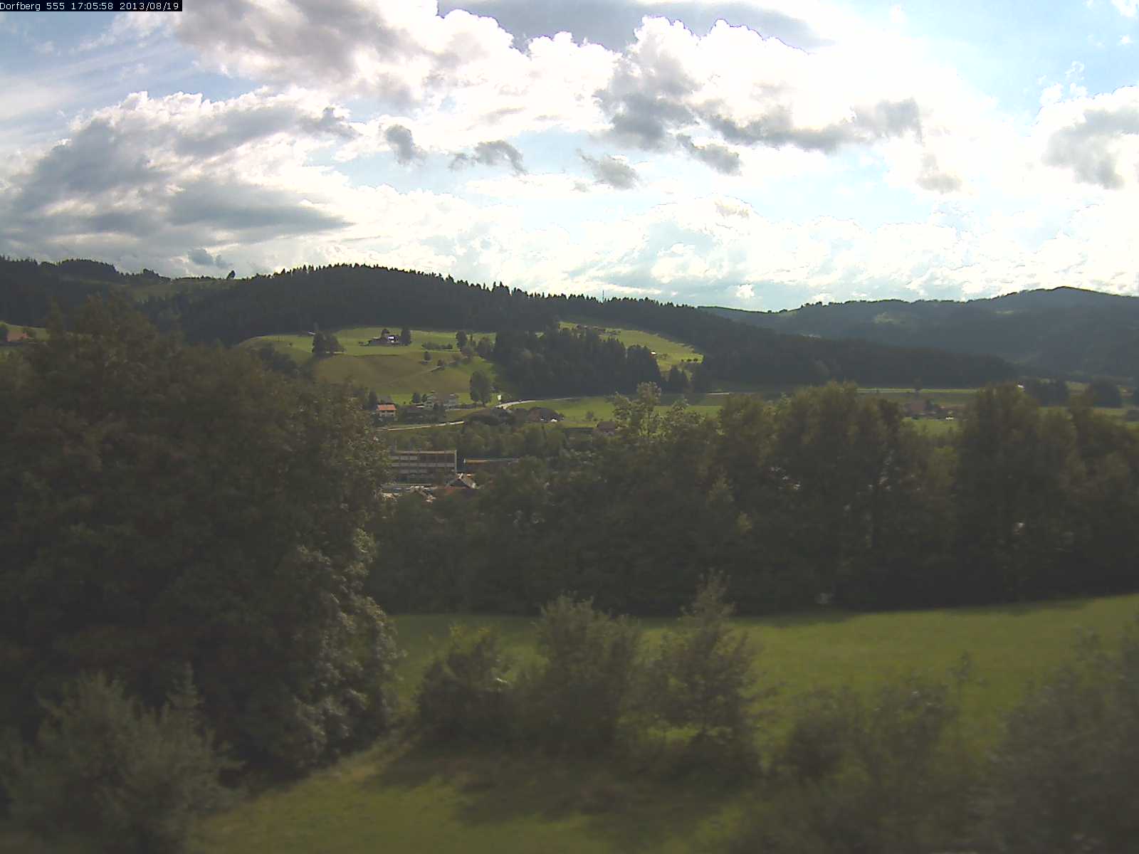 Webcam-Bild: Aussicht vom Dorfberg in Langnau 20130819-170600