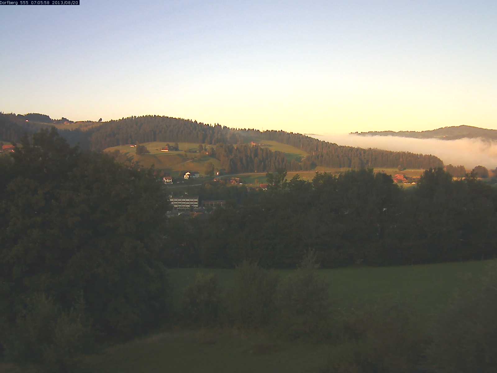 Webcam-Bild: Aussicht vom Dorfberg in Langnau 20130820-070600