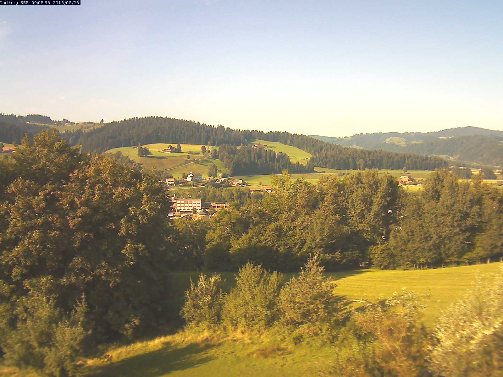 Webcam-Bild: Aussicht vom Dorfberg in Langnau 20130823-090600