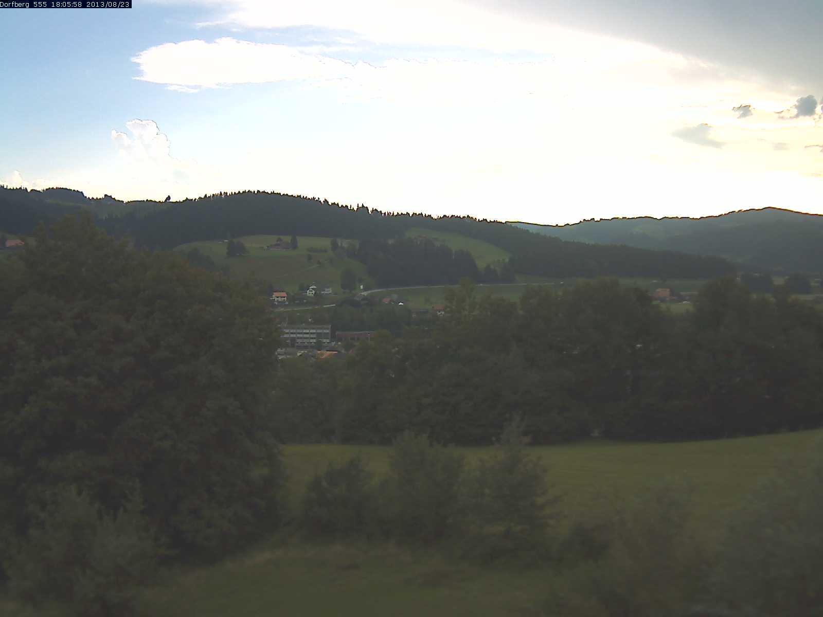 Webcam-Bild: Aussicht vom Dorfberg in Langnau 20130823-180600