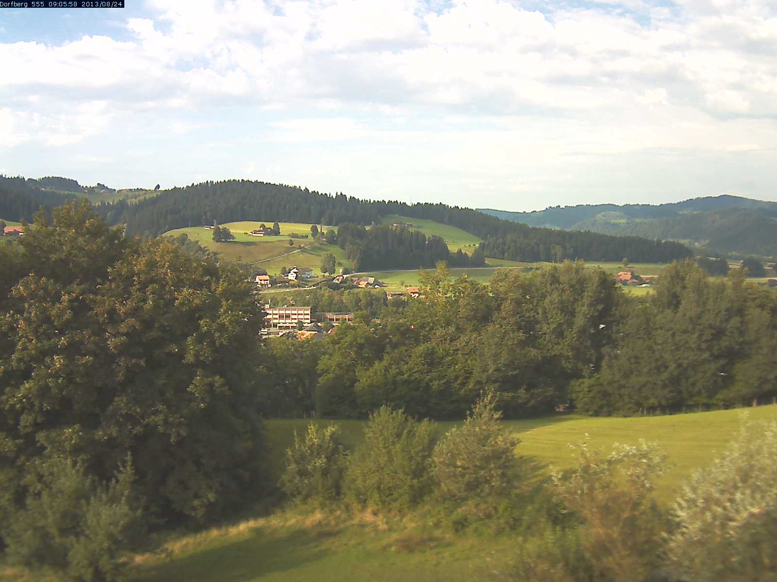 Webcam-Bild: Aussicht vom Dorfberg in Langnau 20130824-090600