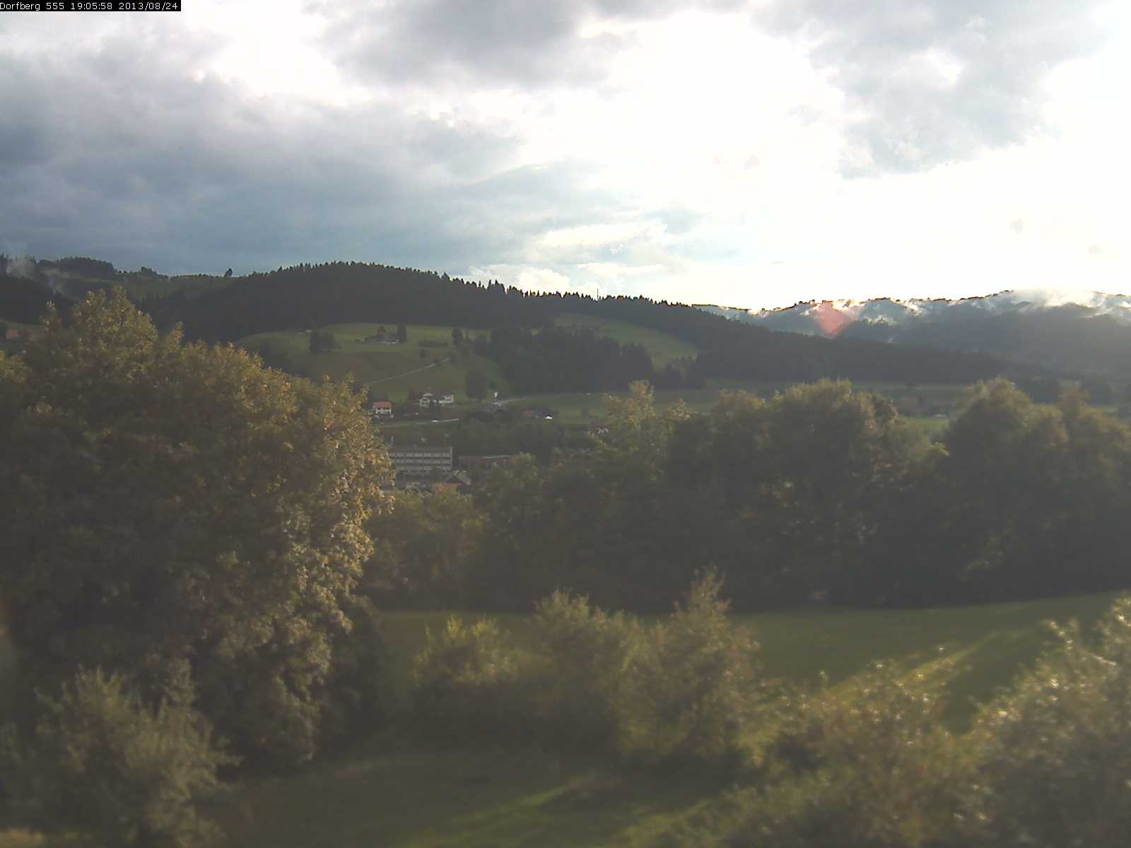 Webcam-Bild: Aussicht vom Dorfberg in Langnau 20130824-190600