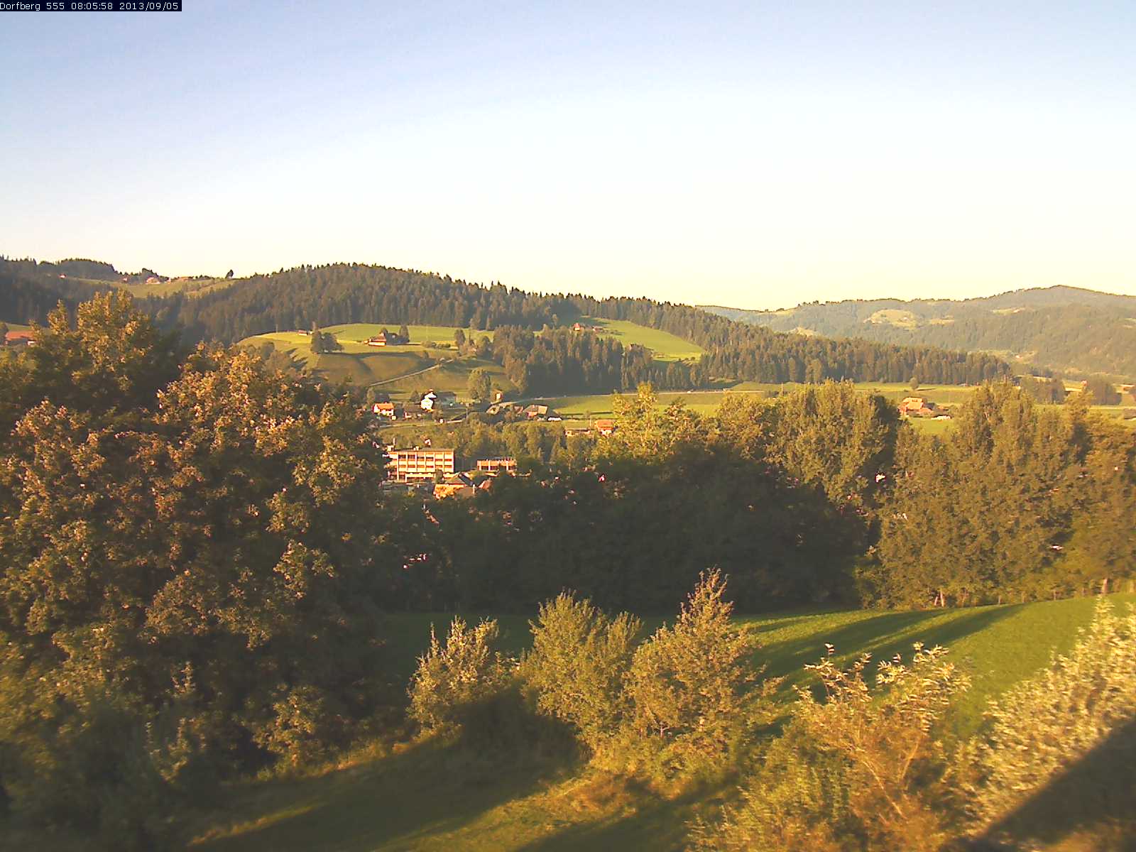 Webcam-Bild: Aussicht vom Dorfberg in Langnau 20130905-080600