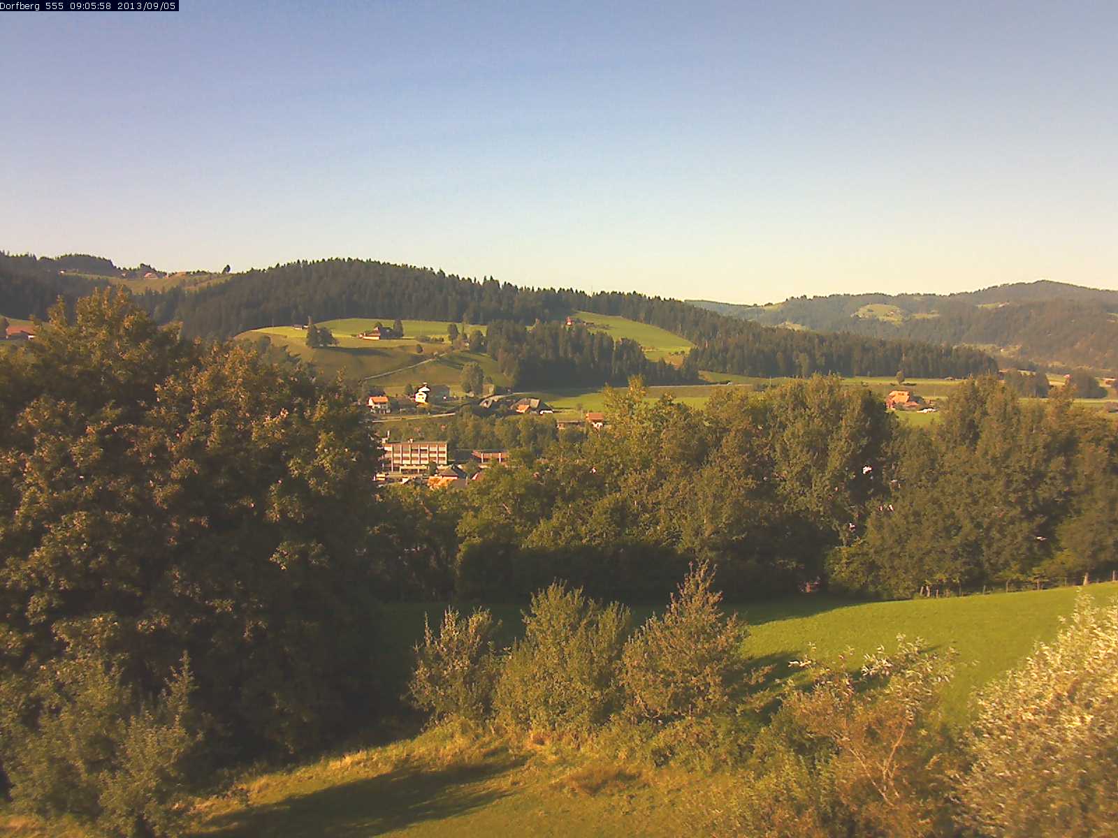Webcam-Bild: Aussicht vom Dorfberg in Langnau 20130905-090600