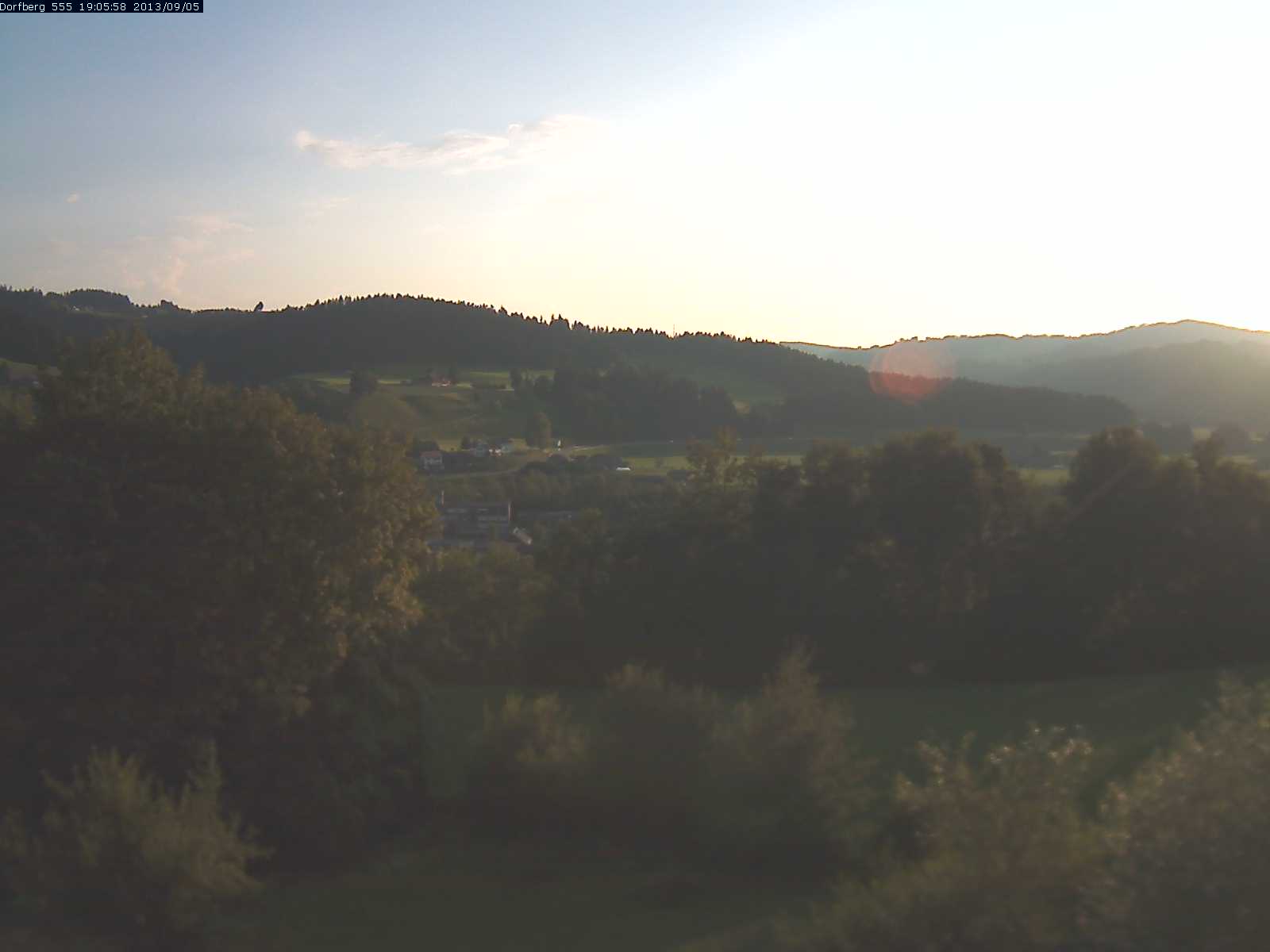 Webcam-Bild: Aussicht vom Dorfberg in Langnau 20130905-190600