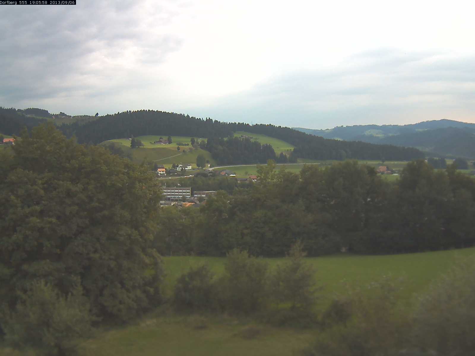 Webcam-Bild: Aussicht vom Dorfberg in Langnau 20130906-190600