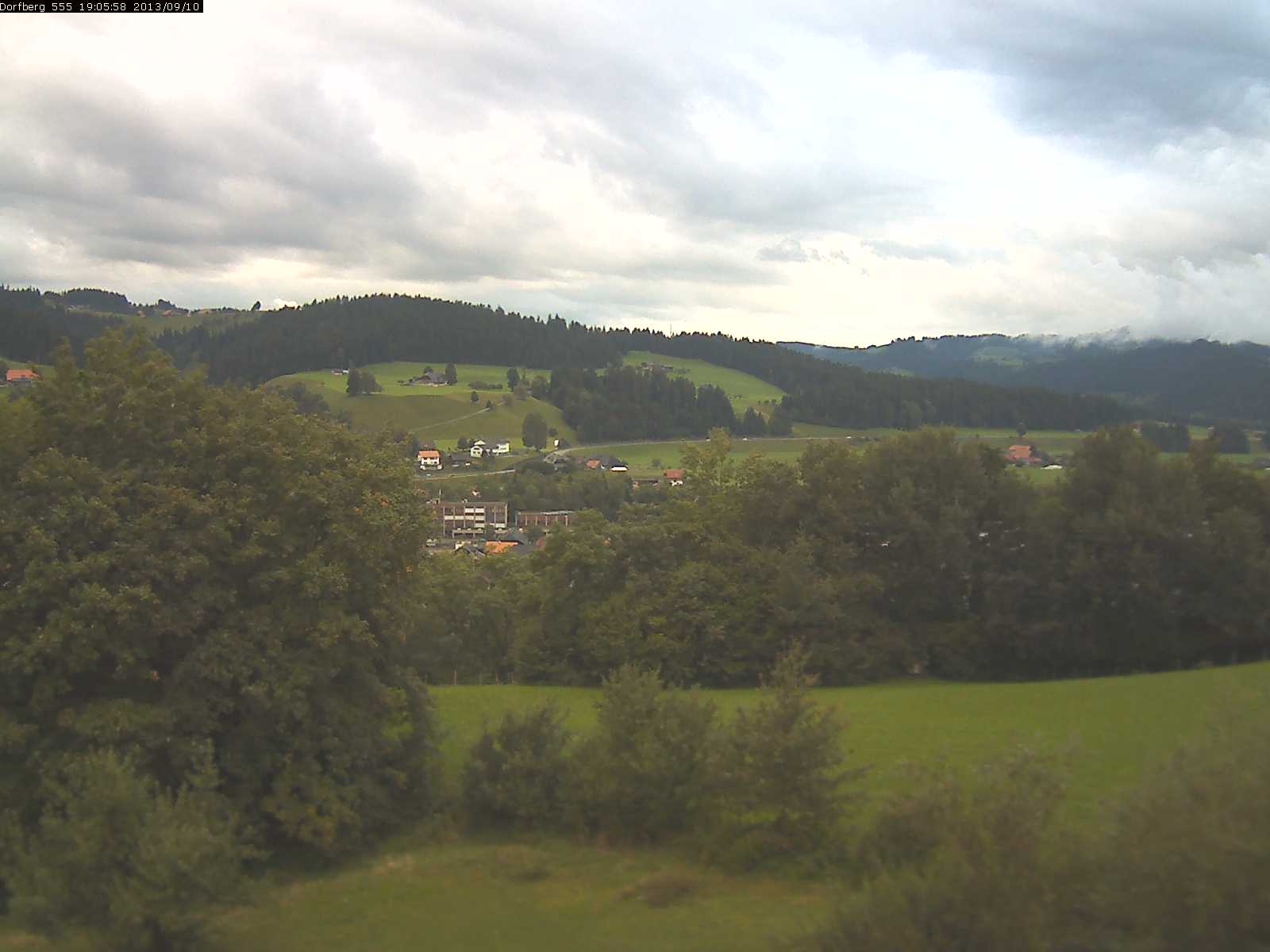 Webcam-Bild: Aussicht vom Dorfberg in Langnau 20130910-190600