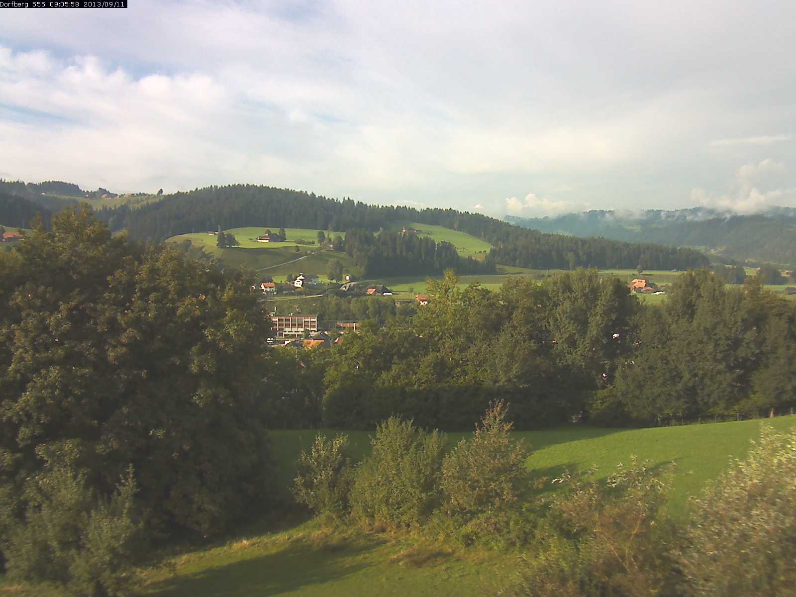 Webcam-Bild: Aussicht vom Dorfberg in Langnau 20130911-090600