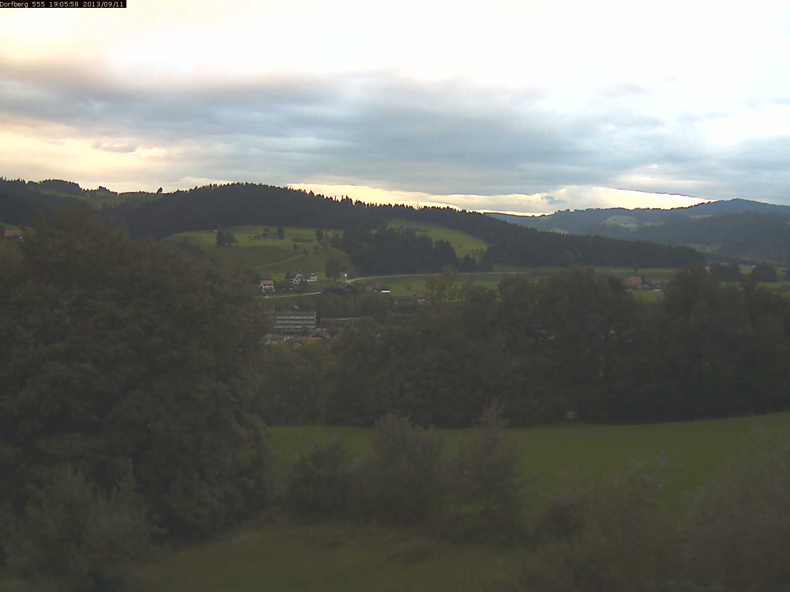 Webcam-Bild: Aussicht vom Dorfberg in Langnau 20130911-190600