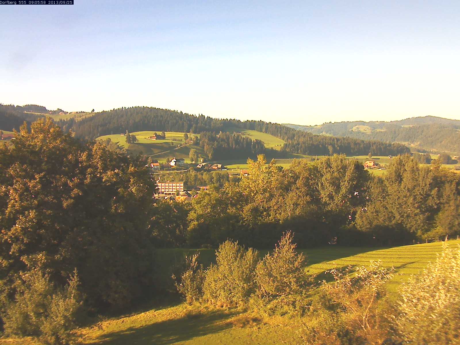 Webcam-Bild: Aussicht vom Dorfberg in Langnau 20130925-090600