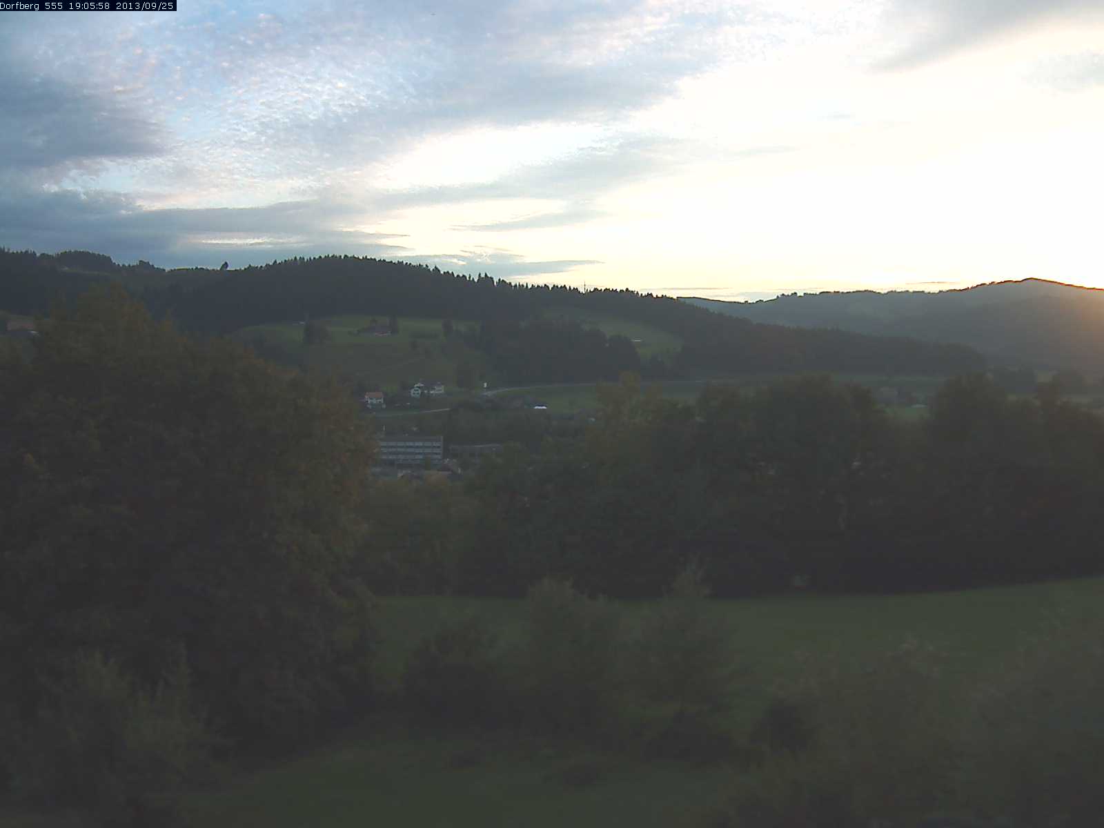 Webcam-Bild: Aussicht vom Dorfberg in Langnau 20130925-190600