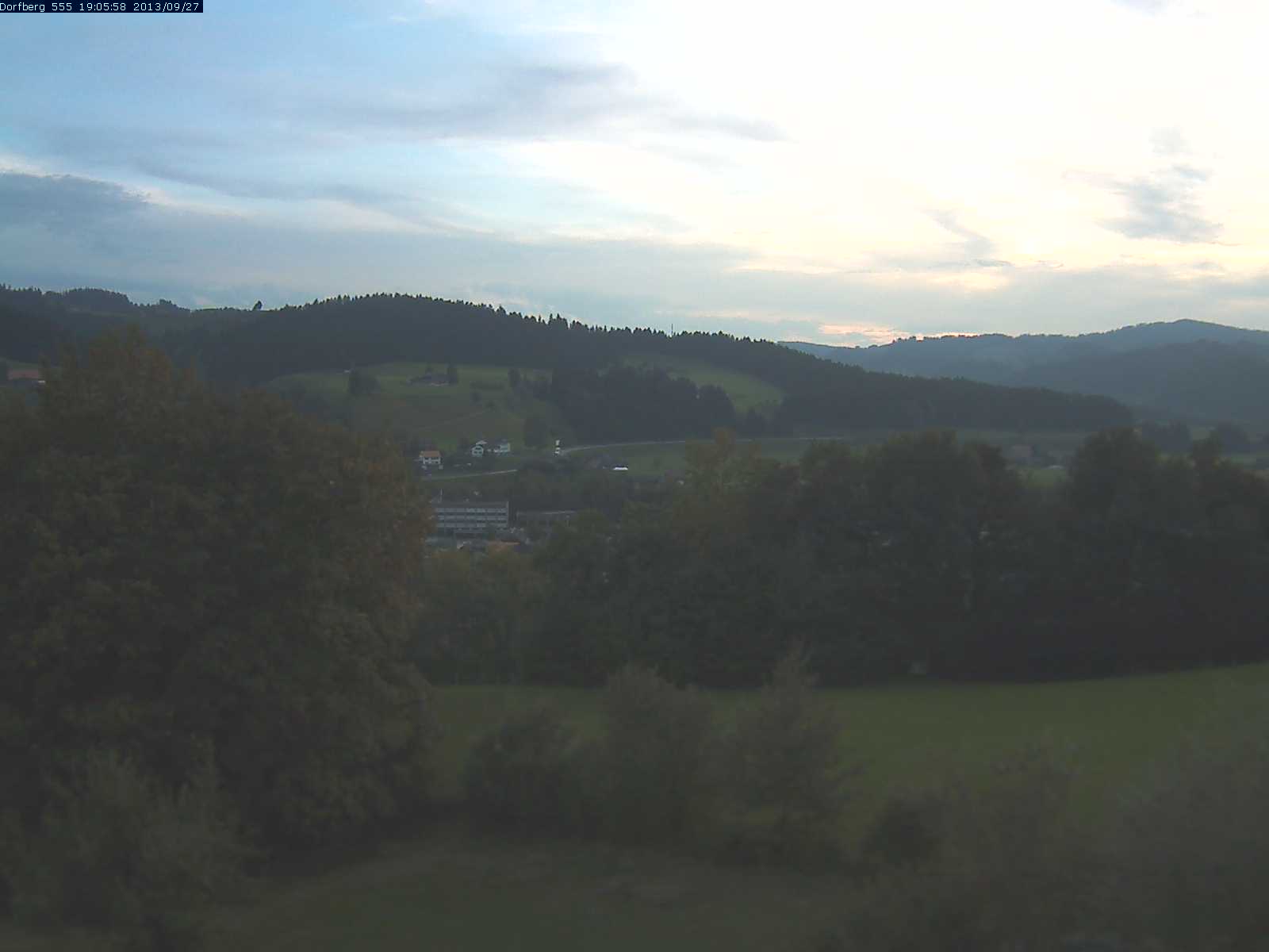 Webcam-Bild: Aussicht vom Dorfberg in Langnau 20130927-190600