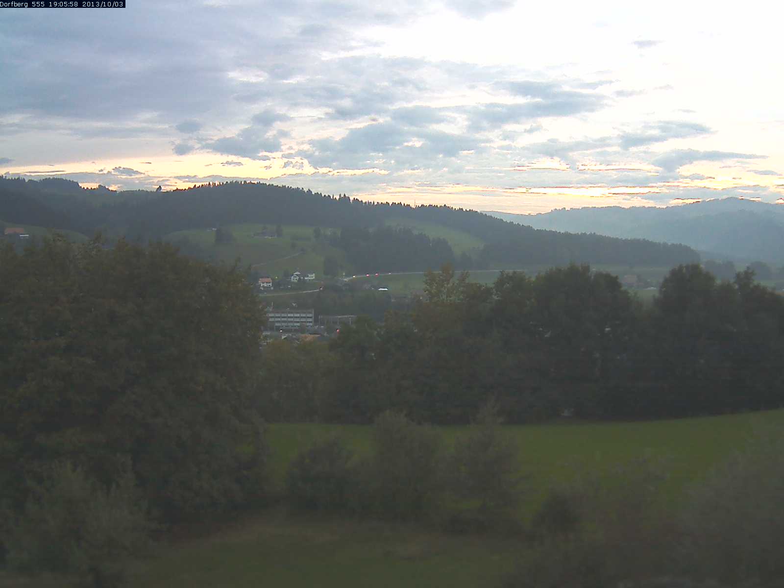 Webcam-Bild: Aussicht vom Dorfberg in Langnau 20131003-190600