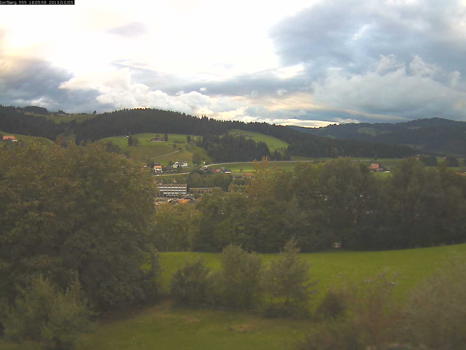 Webcam-Bild: Aussicht vom Dorfberg in Langnau 20131005-180600