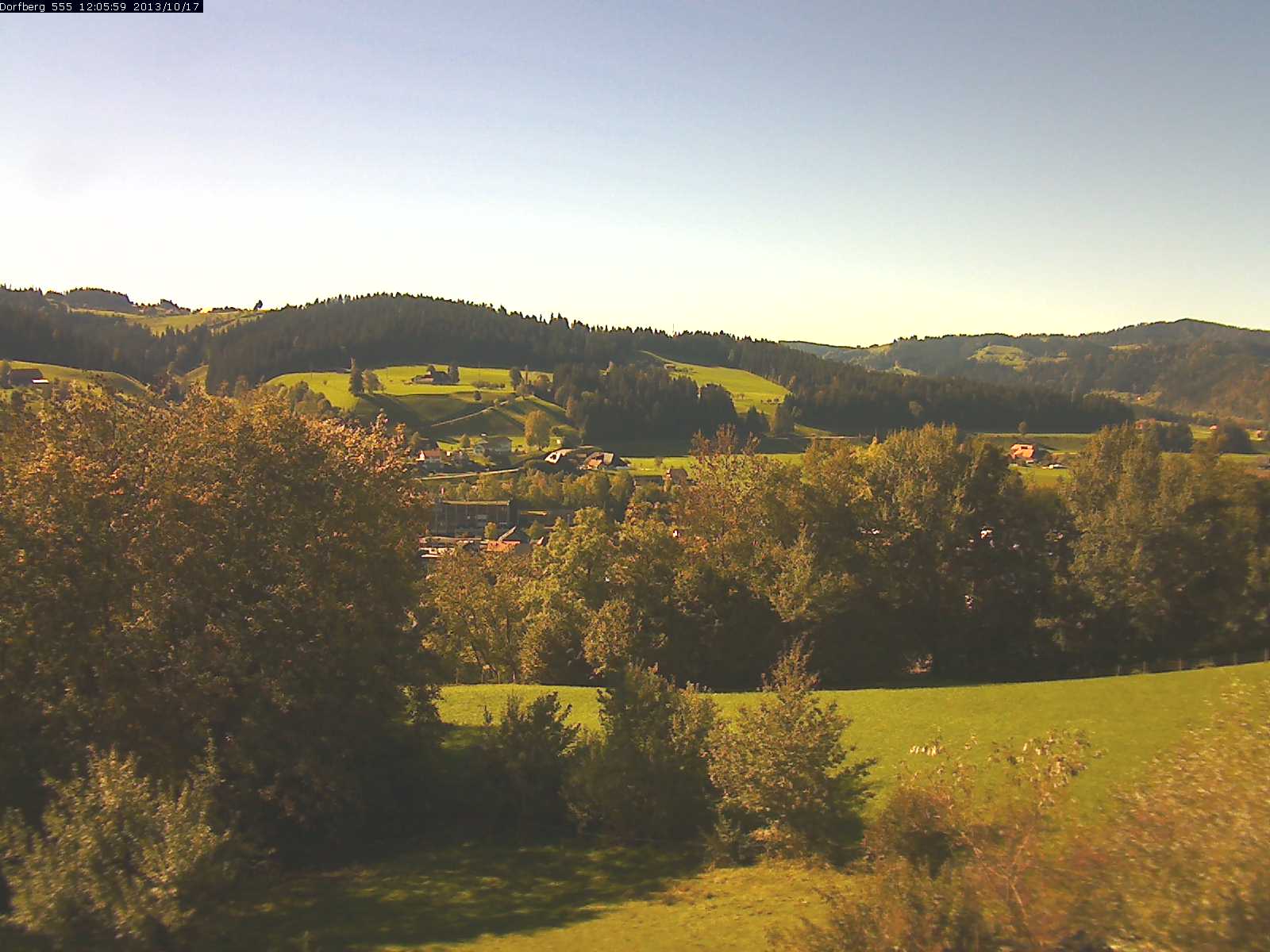 Webcam-Bild: Aussicht vom Dorfberg in Langnau 20131017-120600
