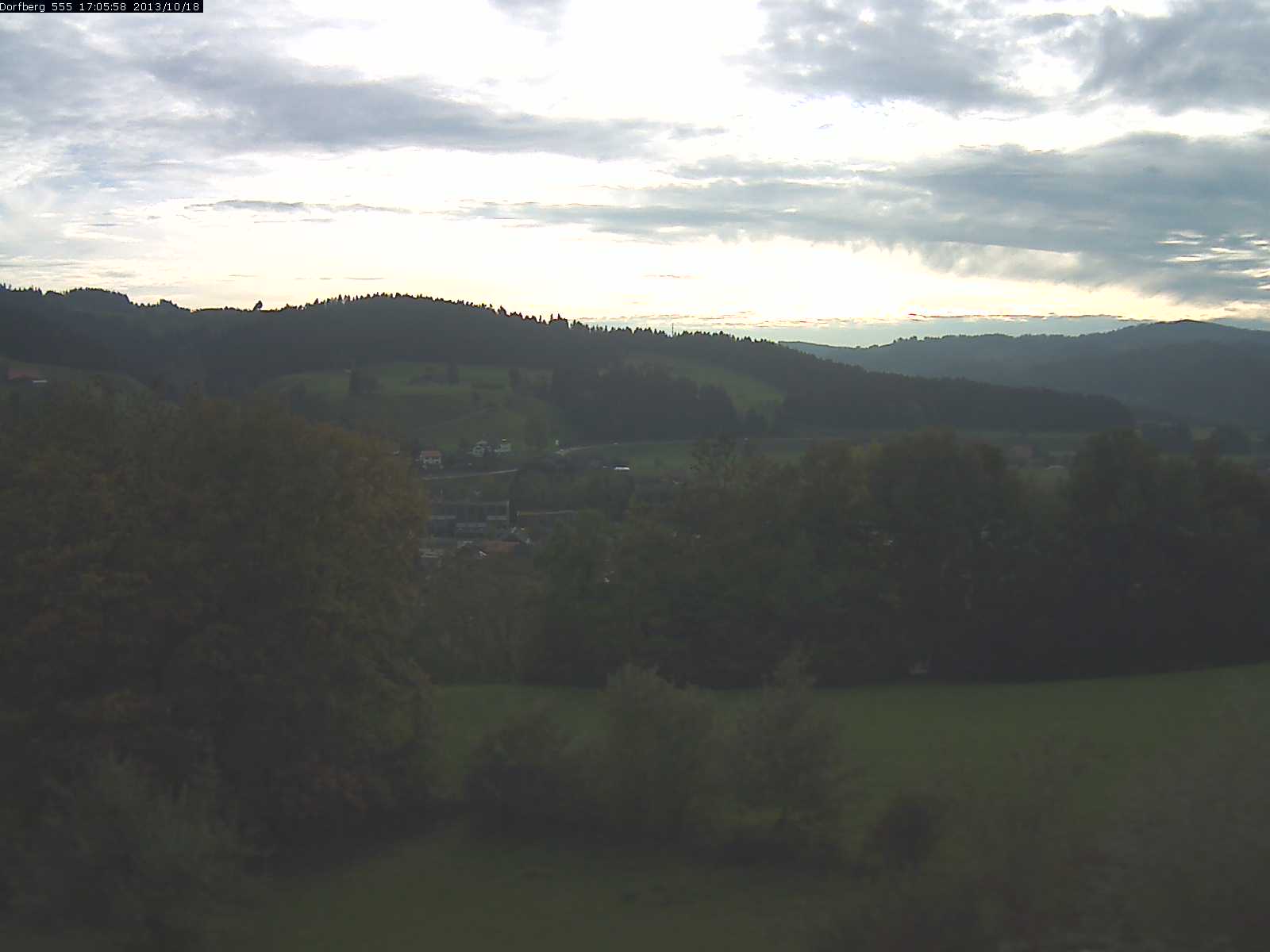 Webcam-Bild: Aussicht vom Dorfberg in Langnau 20131018-170600
