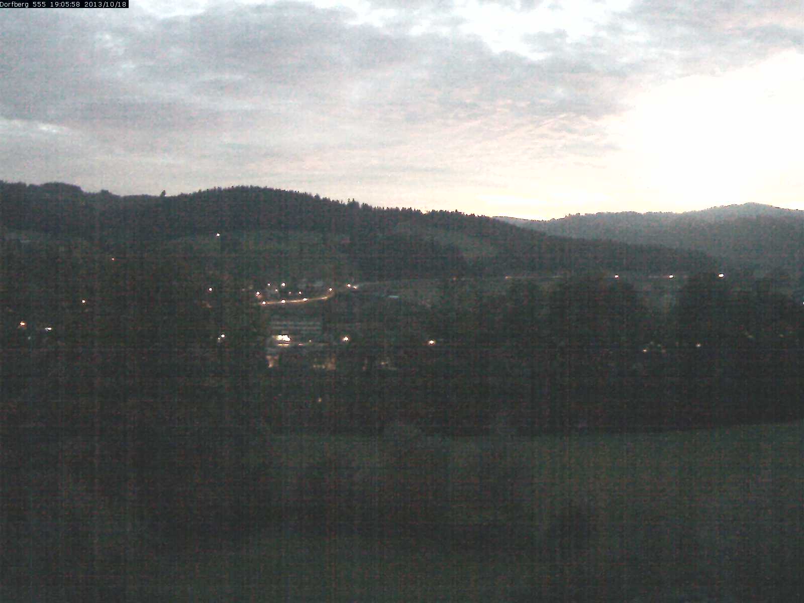 Webcam-Bild: Aussicht vom Dorfberg in Langnau 20131018-190600