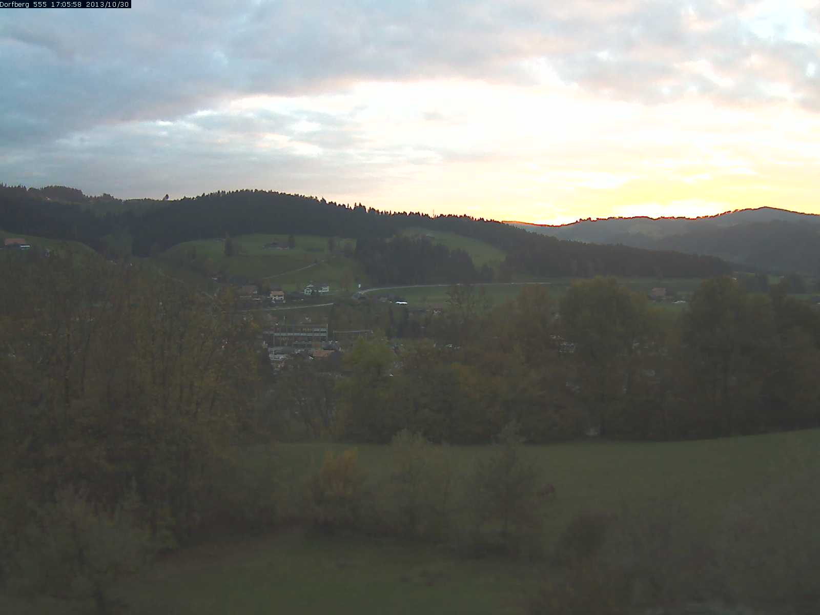 Webcam-Bild: Aussicht vom Dorfberg in Langnau 20131030-170600