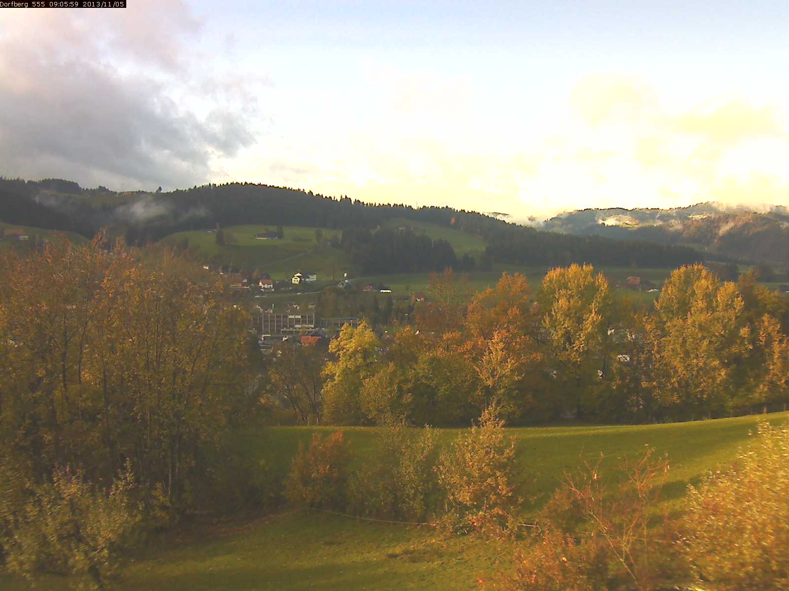 Webcam-Bild: Aussicht vom Dorfberg in Langnau 20131105-090600